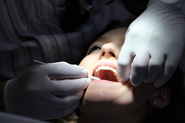 Ini yang Perlu Kamu Ketahui Kenapa Harus Membersihkan Karang Gigi